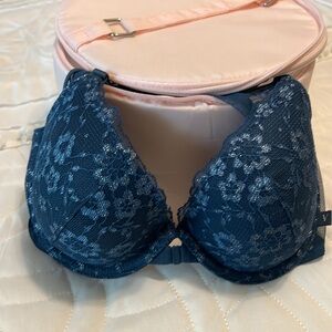 Victoria Secret 36b bra Brand New with tags and Bra keeper